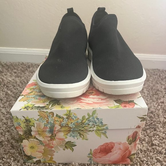 Blondo Shoes | Women's Farrah Slip Ons - Picture 2 of 3